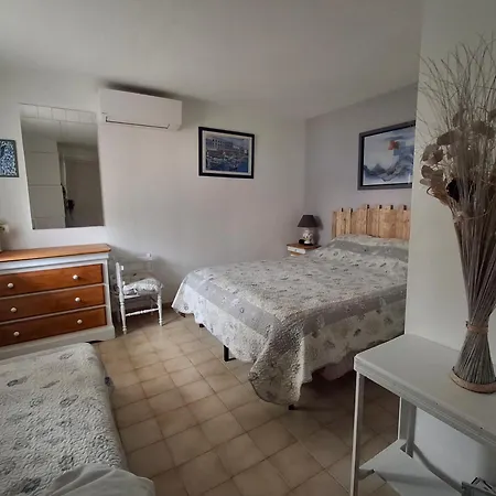 Privée Indépendante, Piscine Couette-café Agde